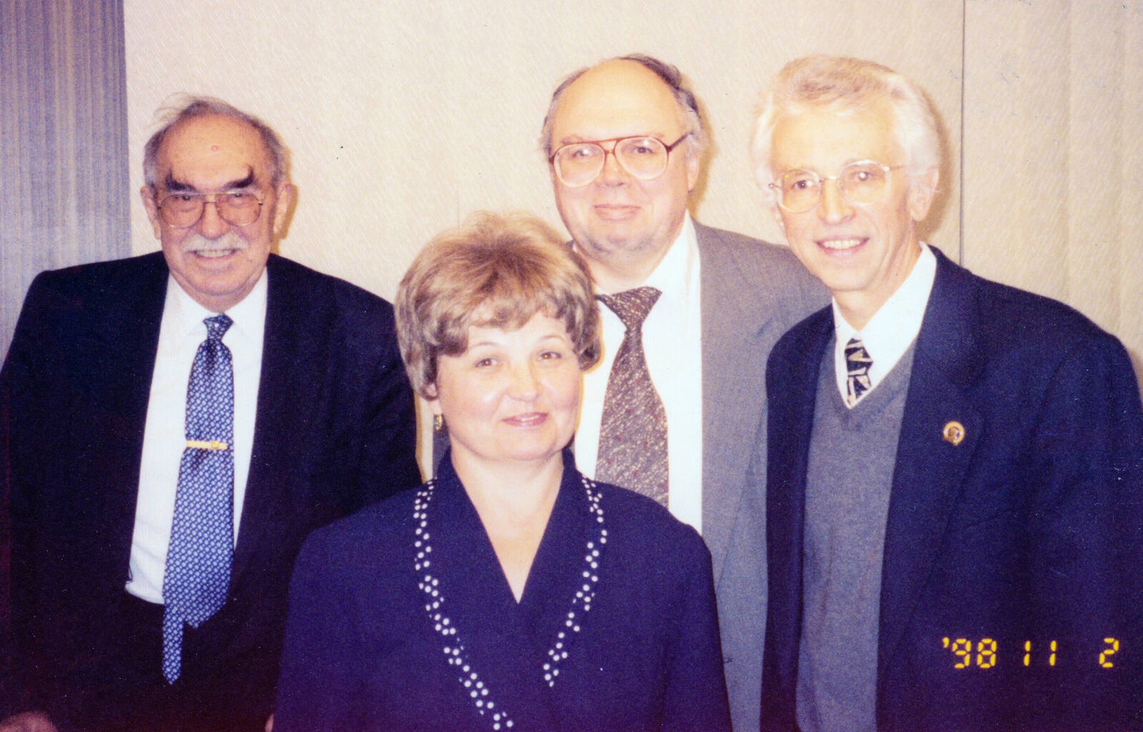 Б.В. Литвинов, Л.Ф. Тимофеева, Е.А. Козлов, Зиг Хеккер — положено начало российско-американским семинарам по фундаментальным свойствам плутония. 2 ноября 1998 г.