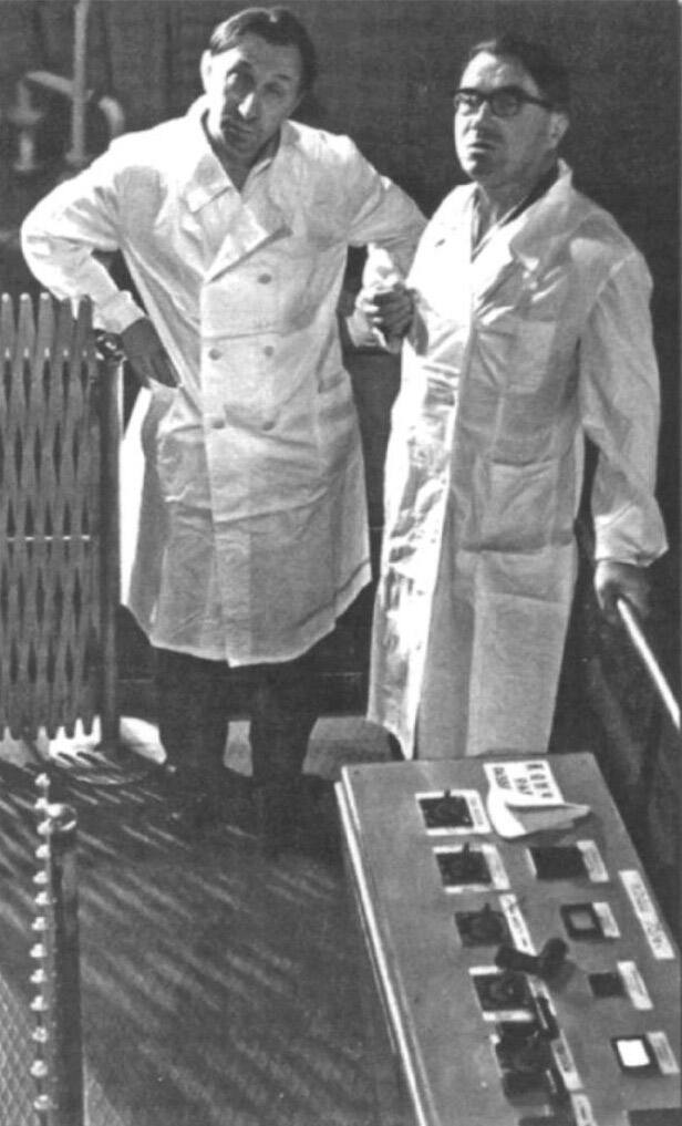 В.А. Малых и Г.Н. Ушаков на первой АЭС