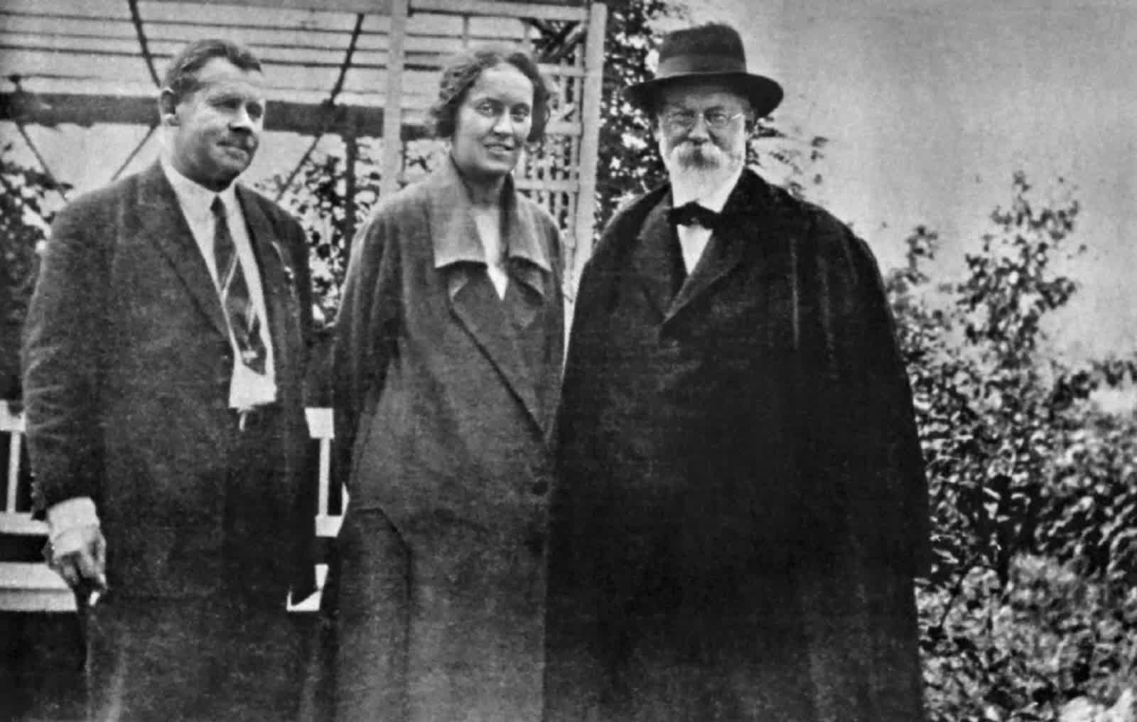 Л.В. Мысовский, М.Ю. Дейзенрот-Мысовская, В.И. Вернадский. Прага. 1935 г.