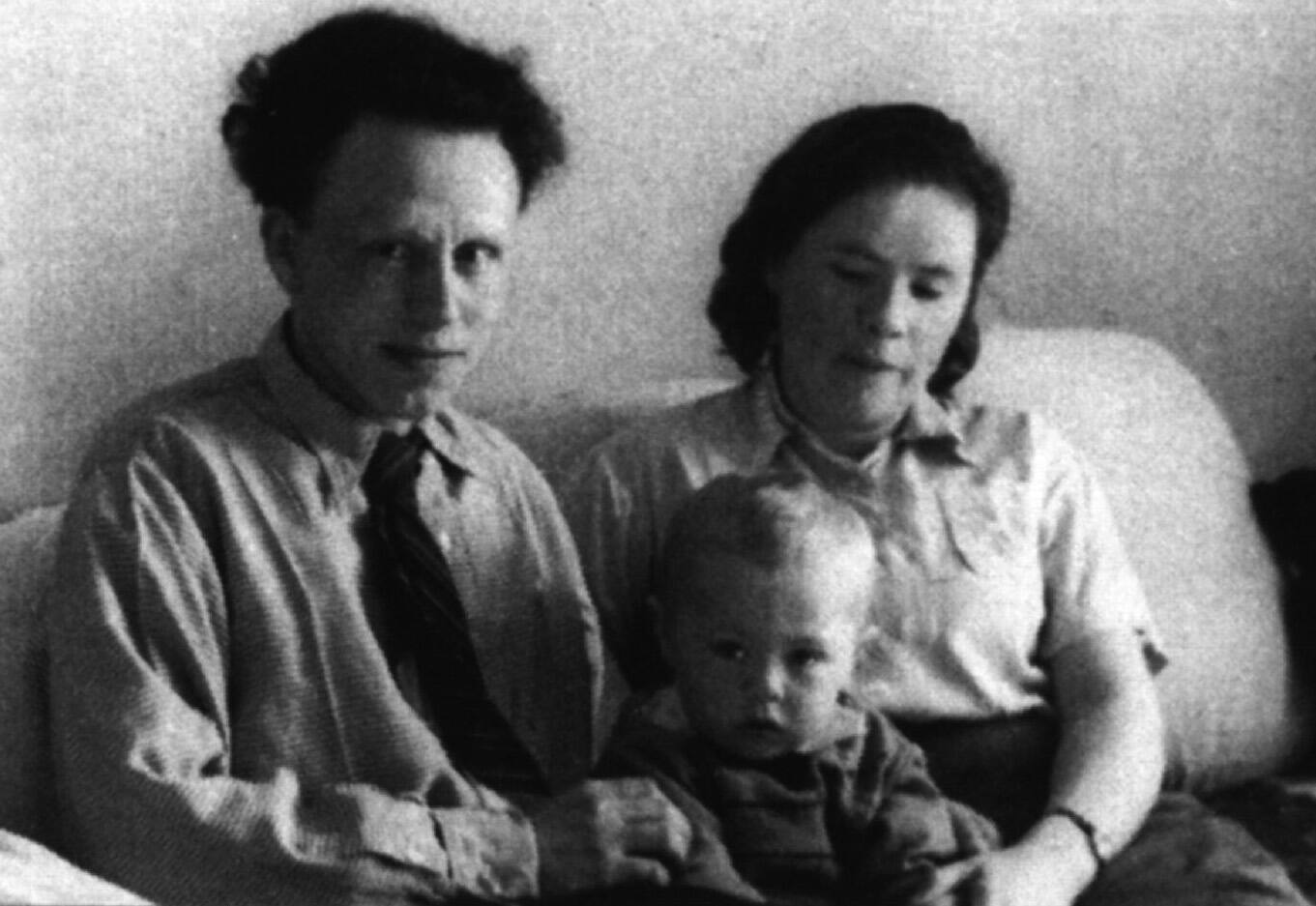 В.И. Мостовой в кругу семьи. 1951 г.