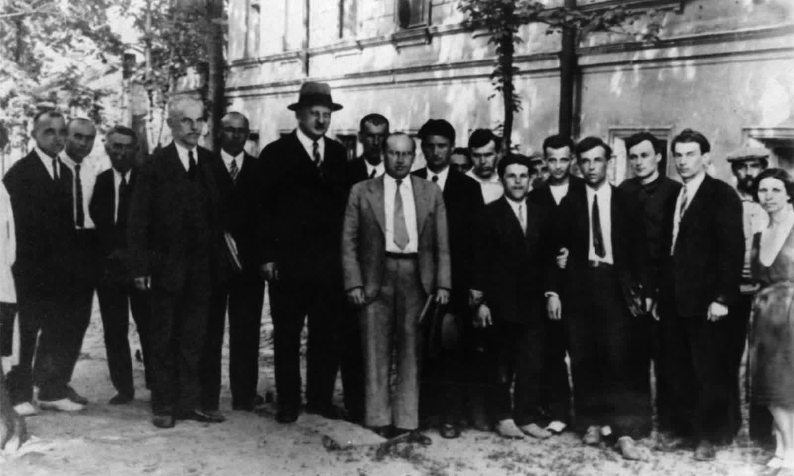 Л.М. Неменов среди коллег. 1932 г.