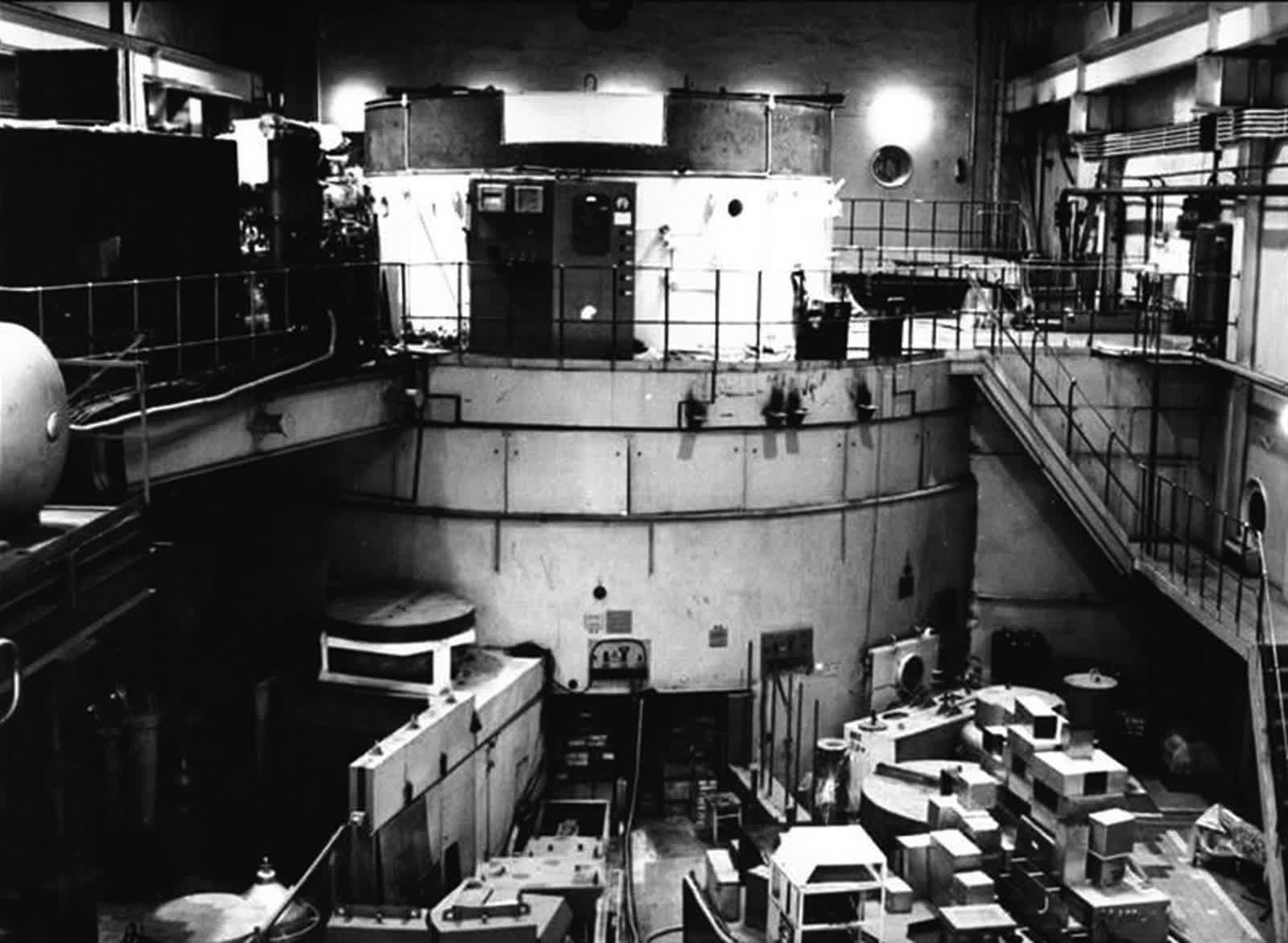 Реакторный зал ИТЭФ