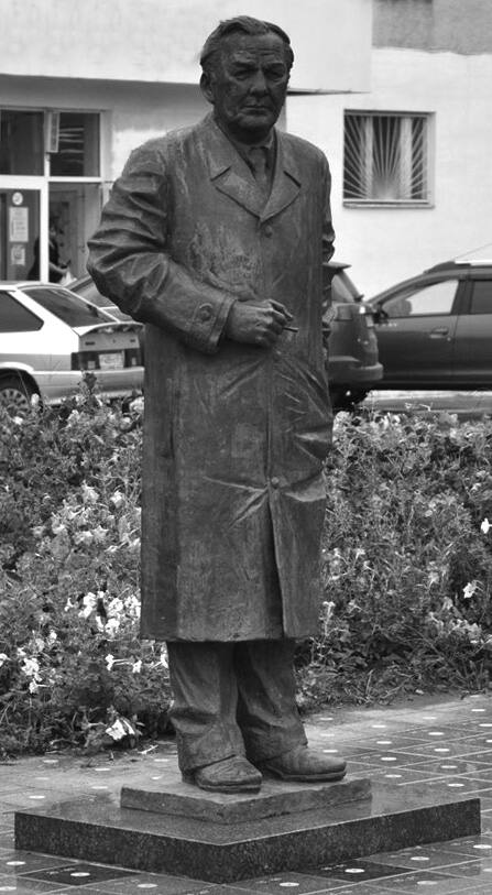 Памятник Т.П. Николаев в г. Курчатов Курской области