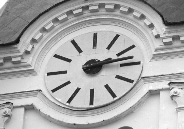 Часы, установленные по инициативе Н.А. Петрова. Саров