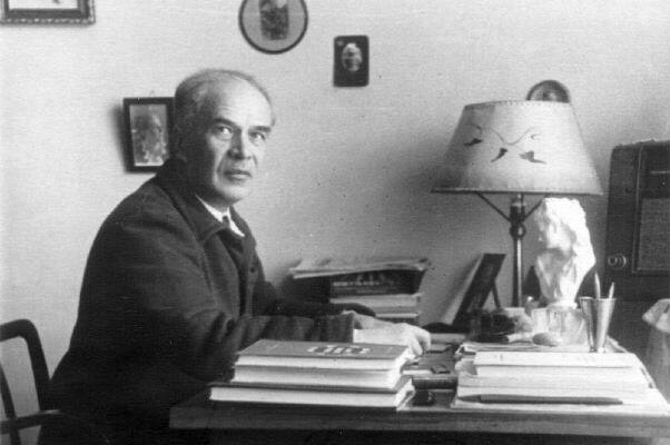 Б.М. Шолкович в домашнем кабинете