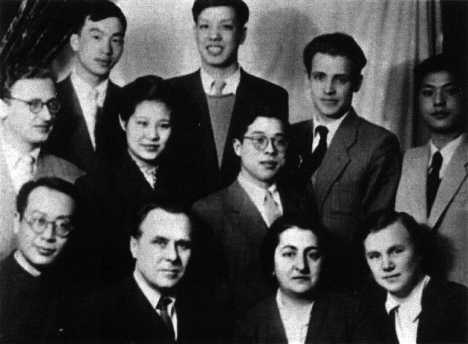 Д.Л. Симоненко с китайскими студентами