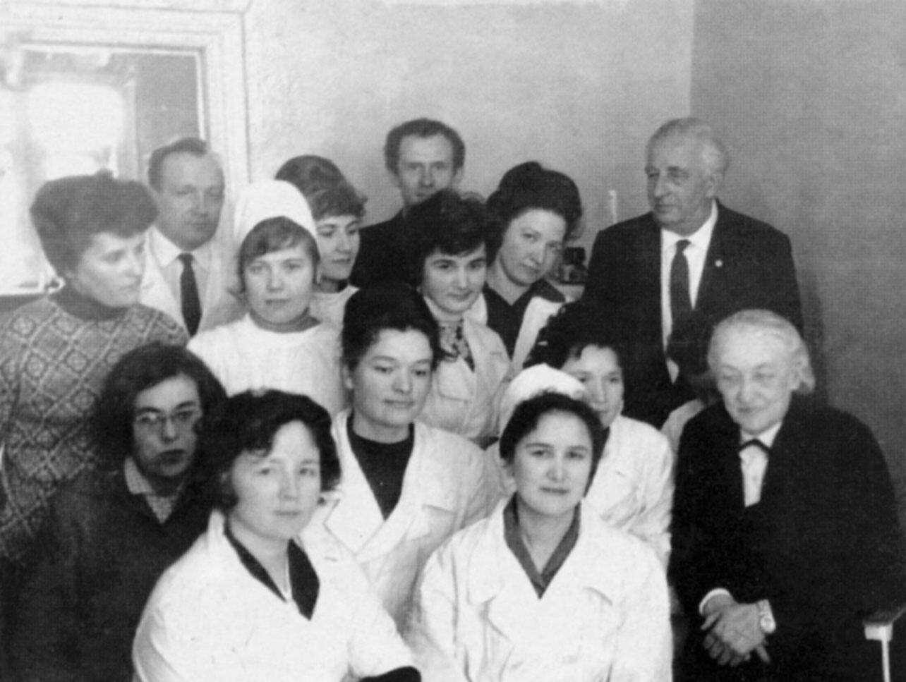 Н.В. Тимофеев-Ресовский среди коллег. 1965 г.