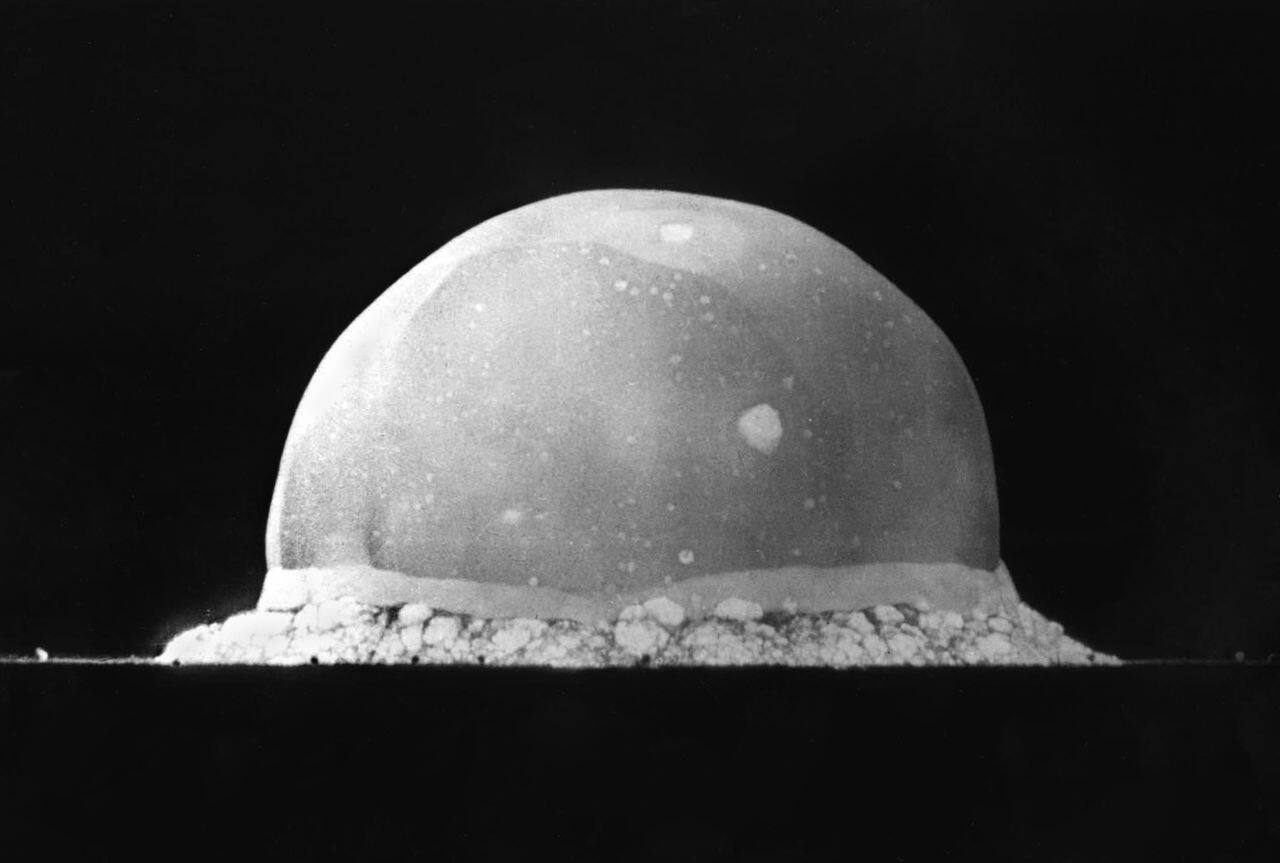 Первое в мире испытание технологии ядерного оружия "Тринити". 16 июля 1945 г.