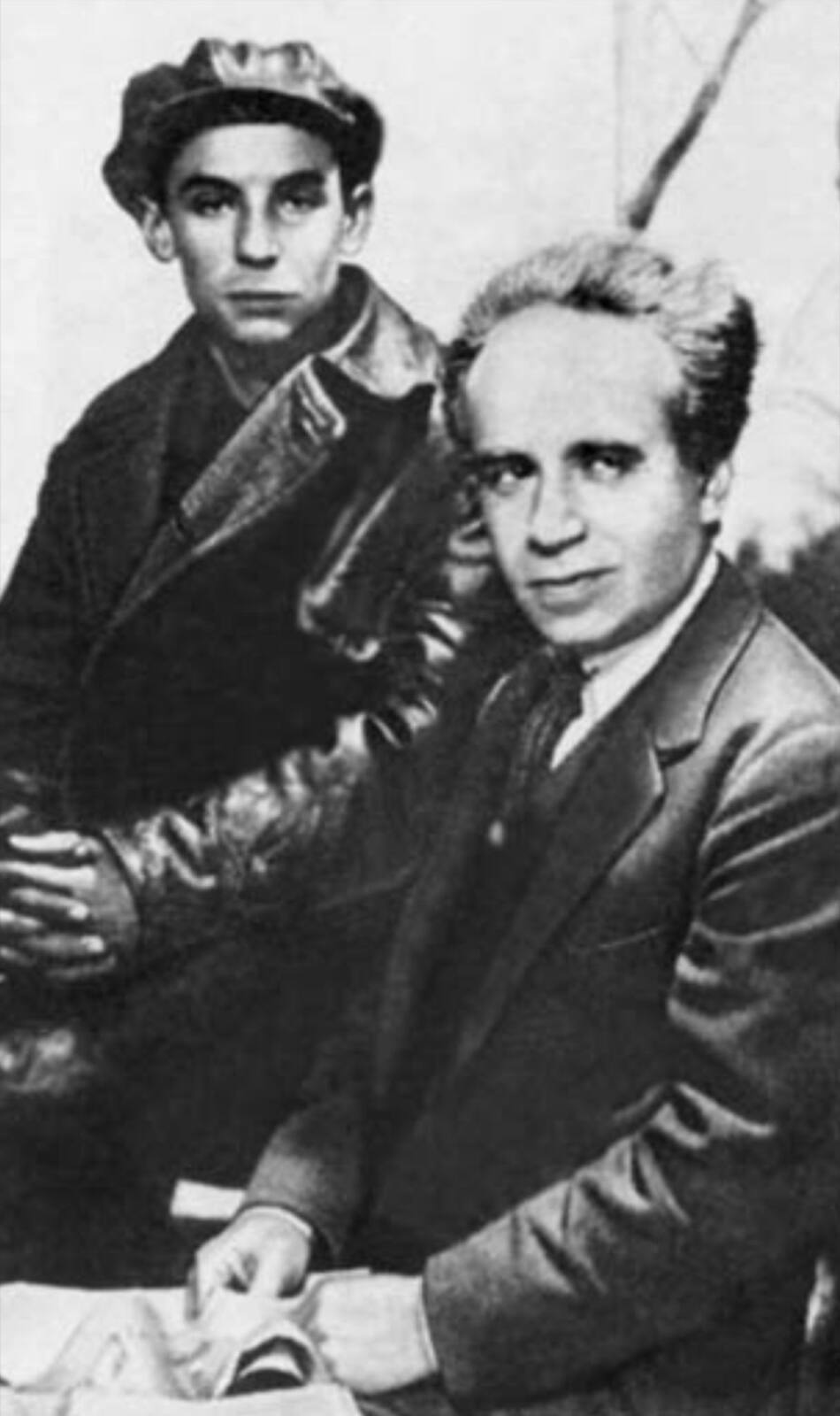 В.И. Векслер с отцом. 1920-е гг.