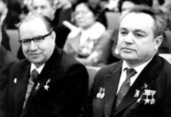 Е.И. Забабахин и В.П. Макеев на XXIII съезде КПСС