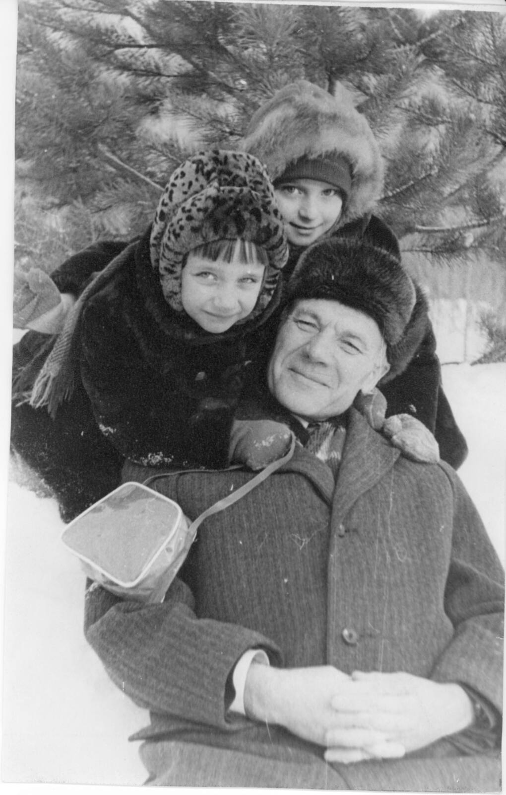 С.И. Зайцев с внуками
