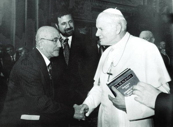 Я.Б. Зельдович и Папа Римский