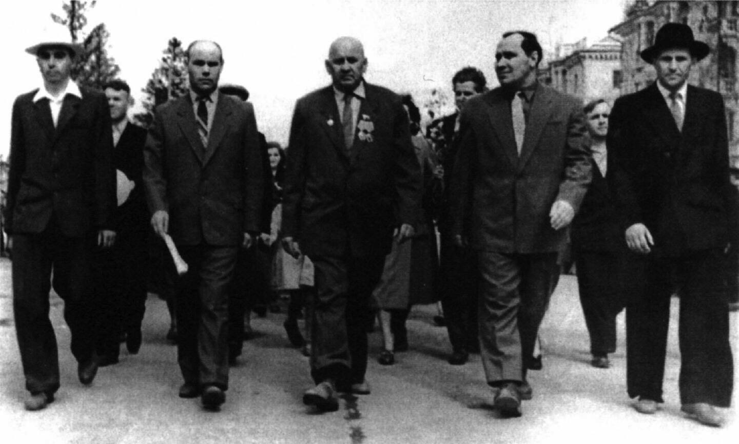 Б.П. Зверев (2-й слева) среди коллег 1959 г.